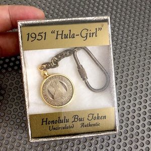 🖤1951 Hawaii hula girl bus token keychain